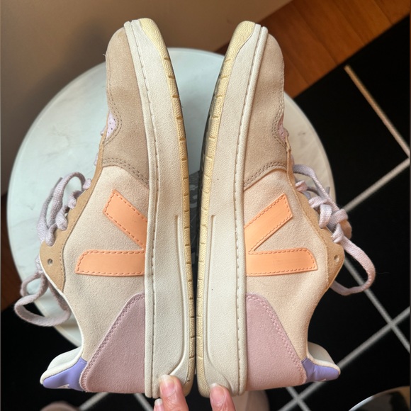 Veja V-10 SUEDE MULTICO PEACH EUC Women EUR 40, US 8.5 - Picture 2 of 10